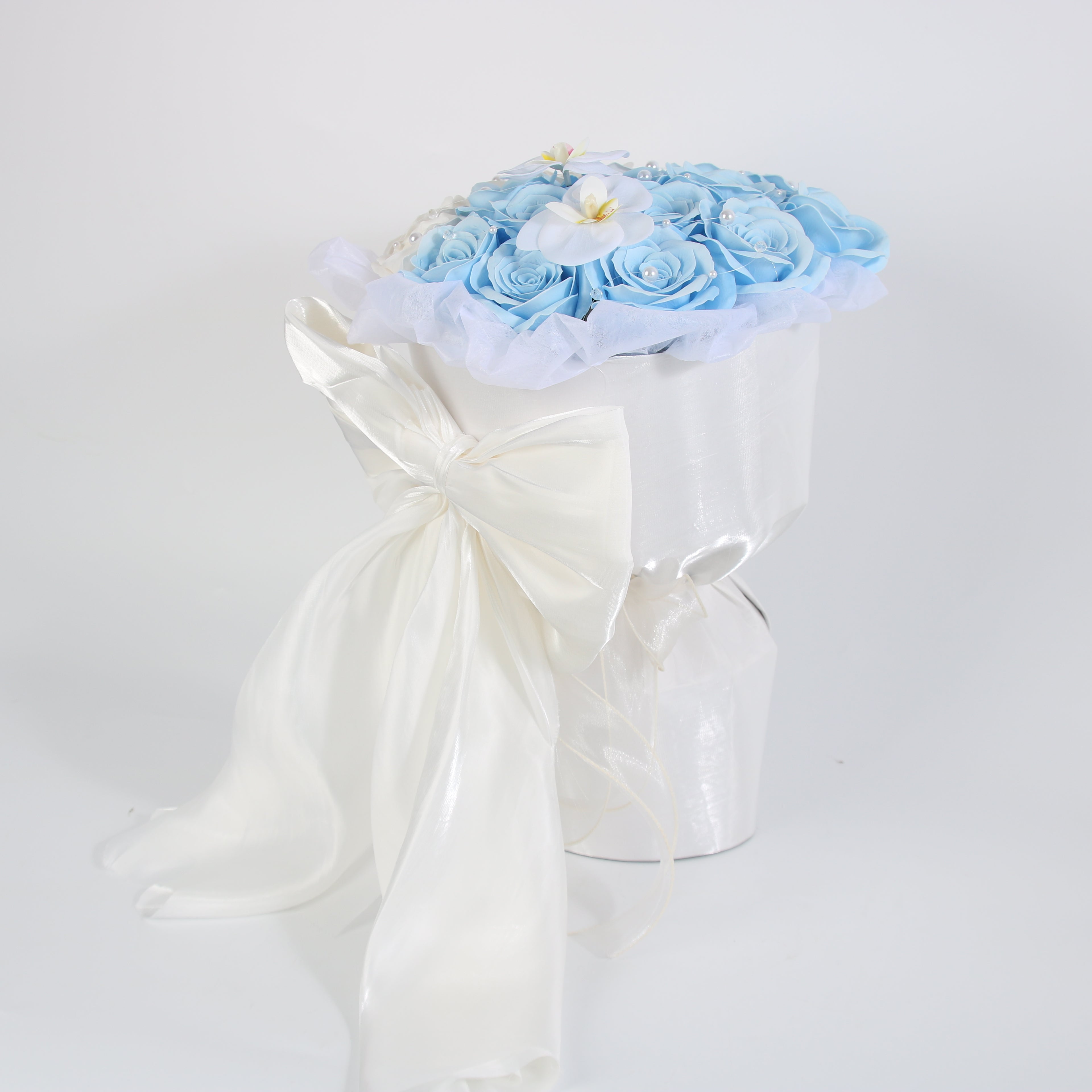 Blue & White Rose Bouquet Gift Box