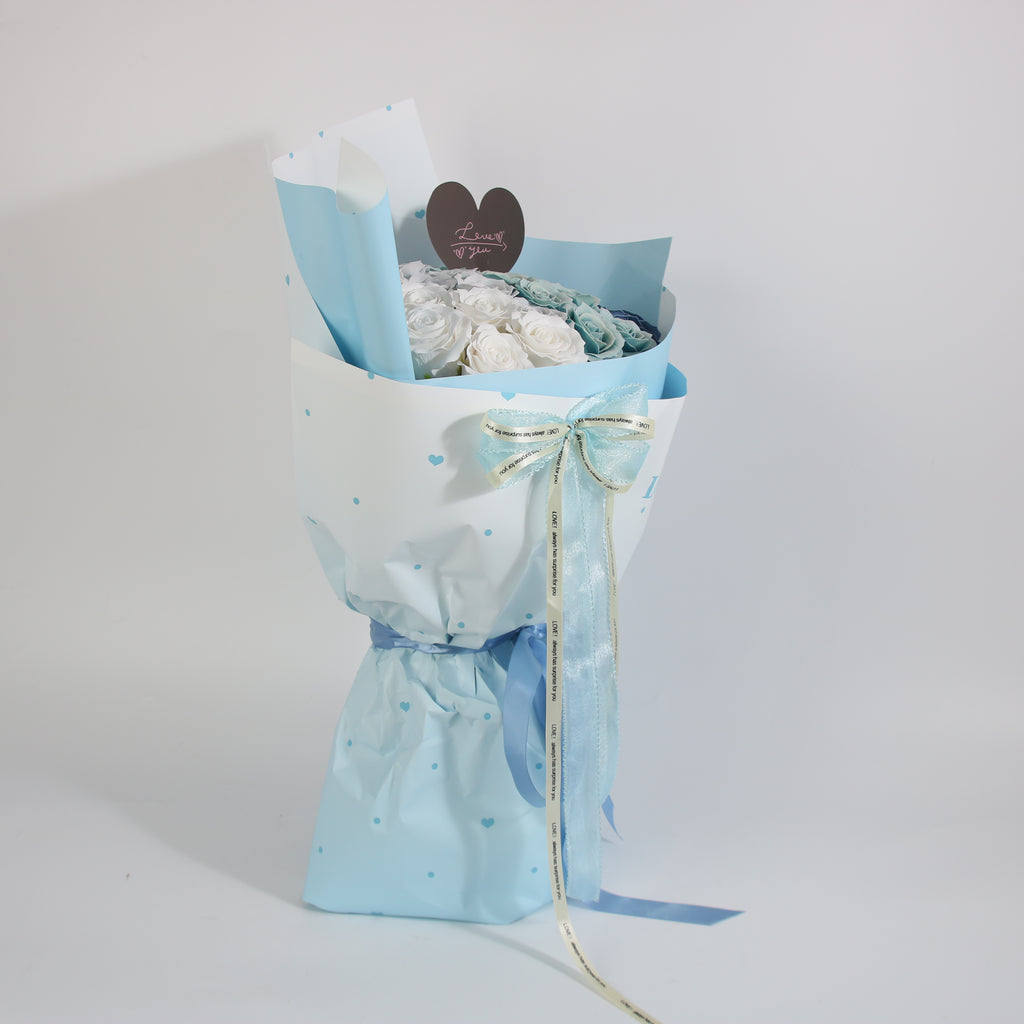 Blue Dream Rose Bouquet – White & Blue Eternal Roses
