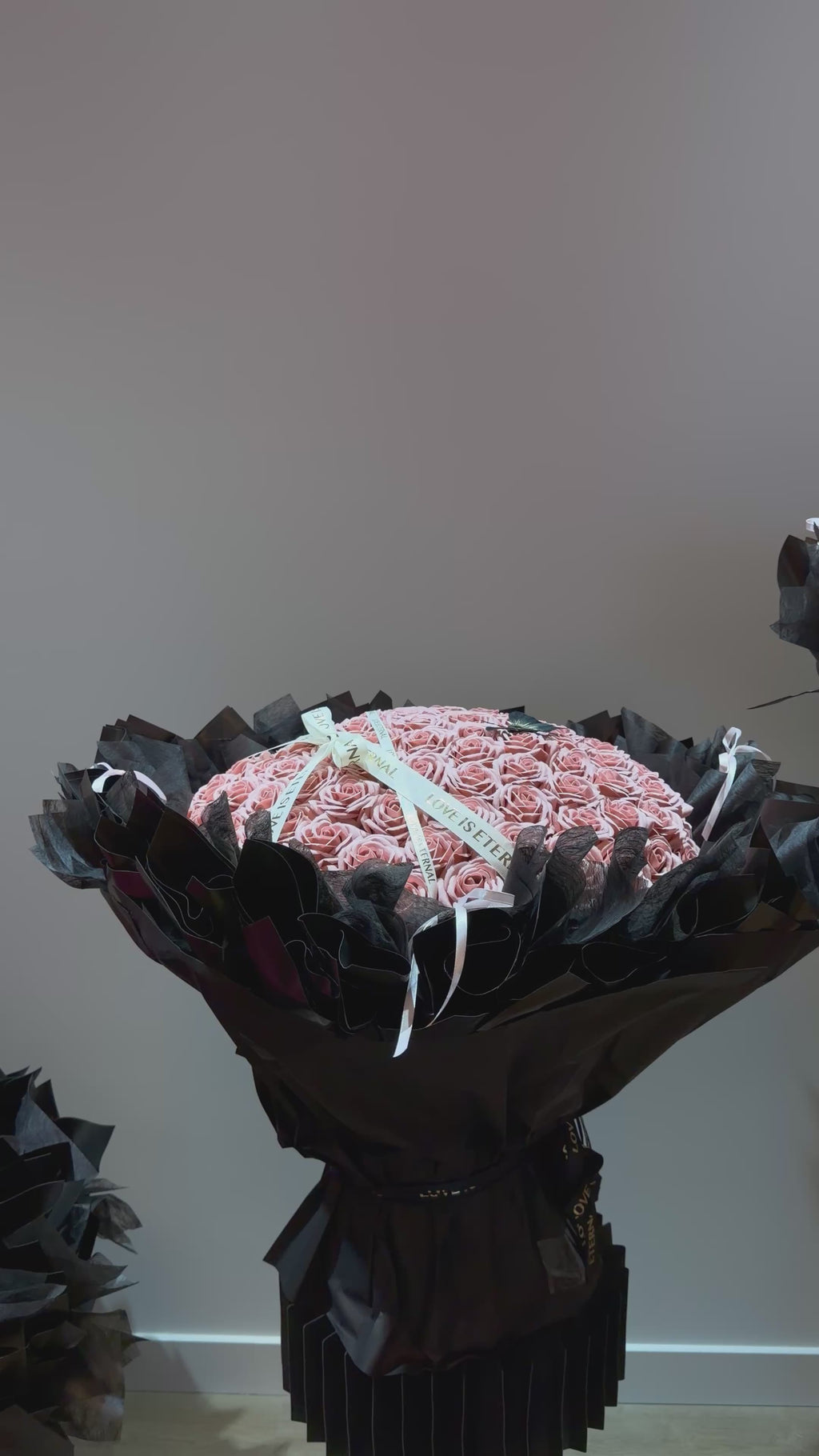FLEUR 200 Rose Couture Grand Arrangement