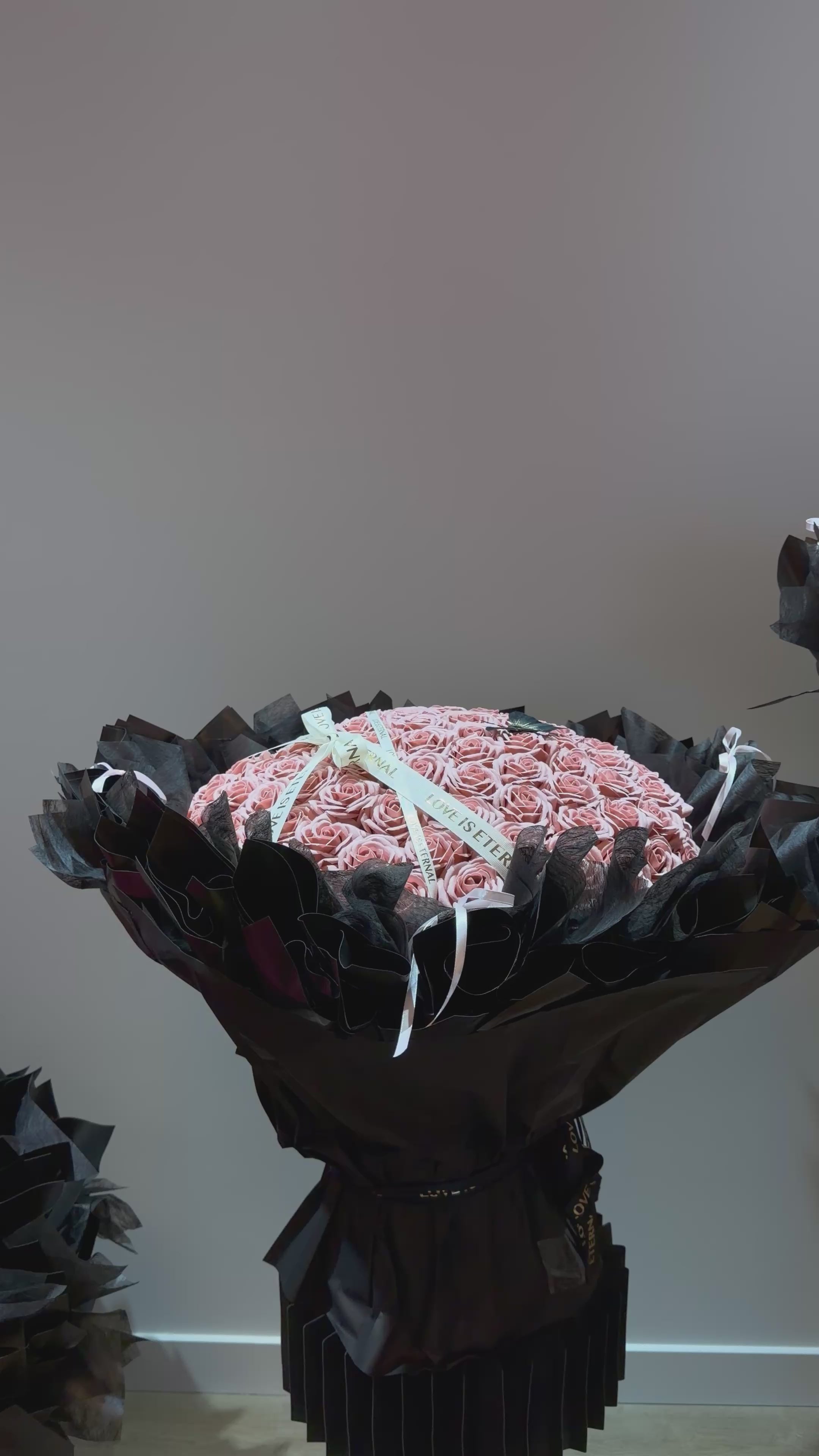 FLEUR 200 Rose Couture Grand Arrangement